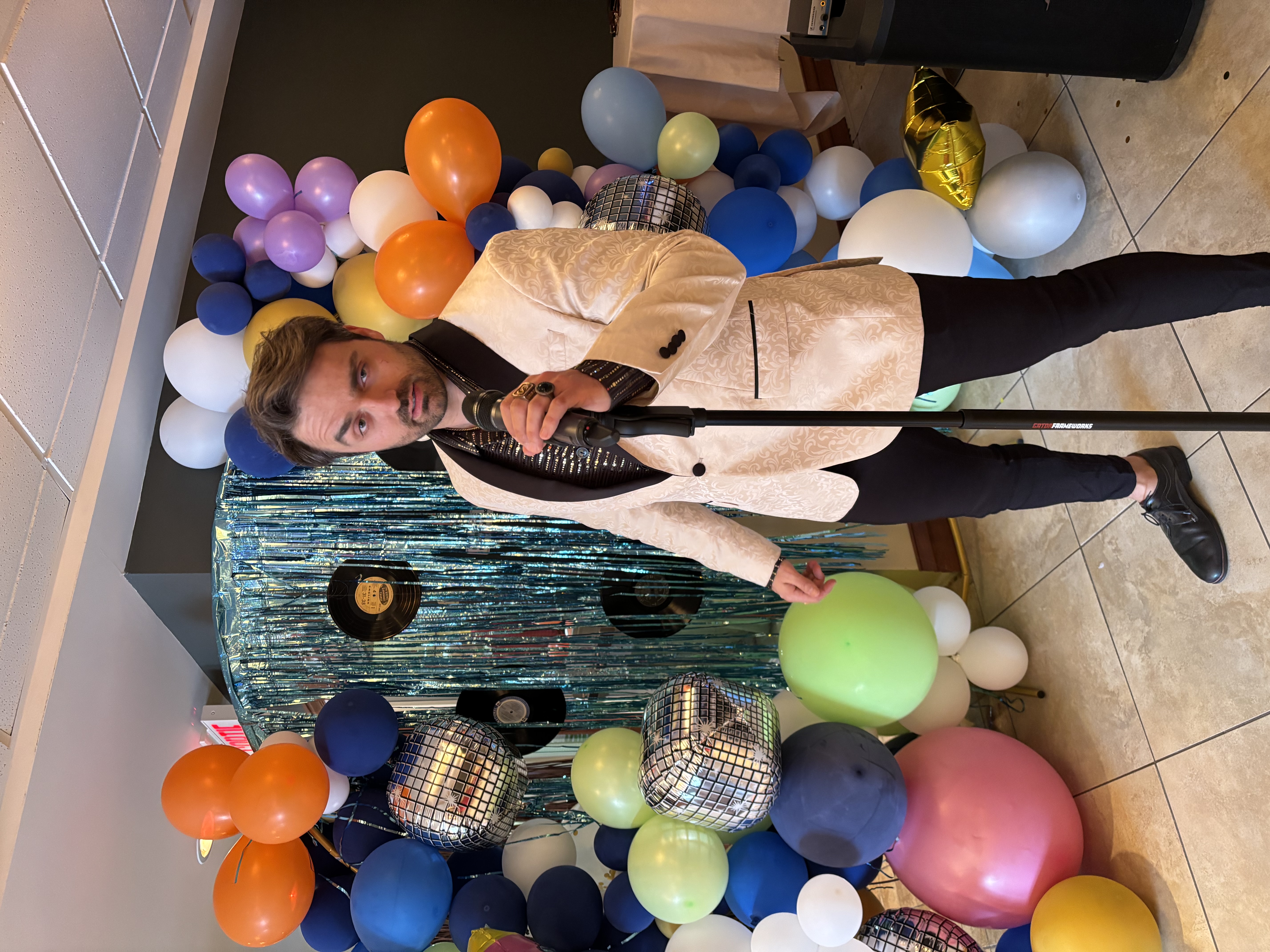 Dominic en animation festive